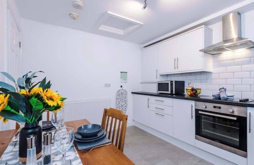 Crewe Apartment | Modern apartment, ideal for business, sleeps 3!
