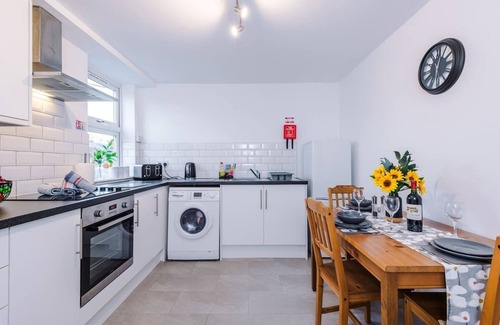 Crewe Apartment | Modern apartment, ideal for business, sleeps 3!