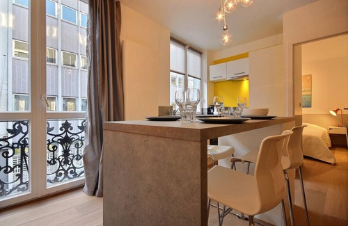 Saint-Laurent Apartment | Modern apartment in city center | Blink 2