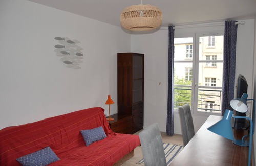 Notre-Dame Apartment | Modern apartment in upmarket condo... Perfect for 2024 Olympics attendance