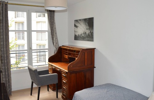 Notre-Dame Apartment | Modern apartment in upmarket condo... Perfect for 2024 Olympics attendance