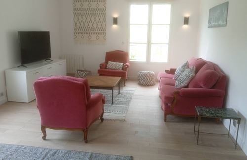 Notre-Dame Apartment | Modern apartment in upmarket condo... Perfect for 2024 Olympics attendance