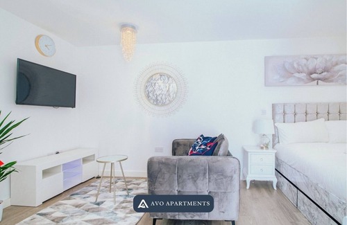 Sheffield Condo | Modern Apartment in Prime Location – APT 25