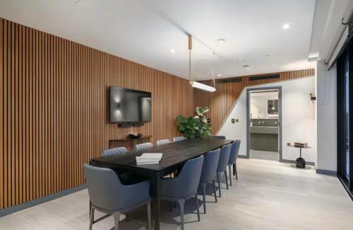 St. Pancras and Somers Town Apartment | Modern Apartment in Kings Cross