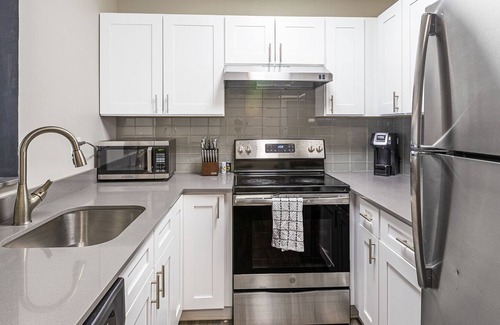 Thurston Apartment | Modern Apartment in Prime Location (ID9939X41)