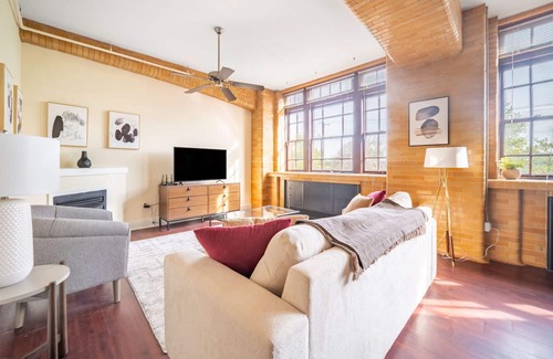 Tremont Apartment | Modern Apartment in Prime Location (ID1214X607)