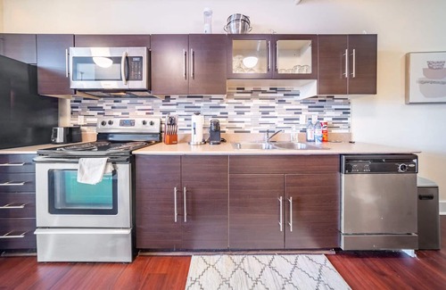 Tremont Apartment | Modern Apartment in Prime Location (ID1214X607)