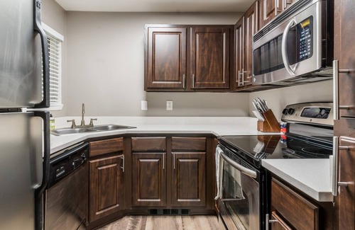 Tanasbourne Apartment | Modern Apartment in Prime Location (ID9188X02)