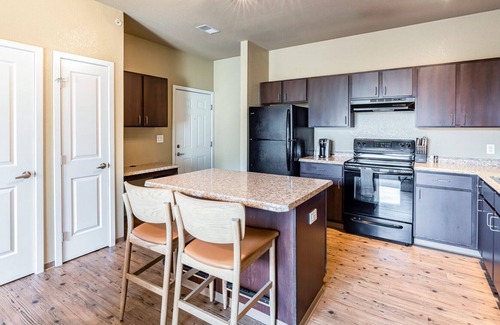 Lafayette Apartment | Modern Apartment in Prime Location (ID3506X47)