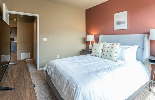 Lafayette Apartment | Modern Apartment in Prime Location (ID3506X47)