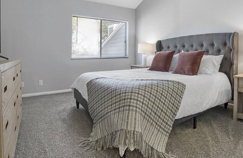 Lexington Apartment | Modern Apartment in Prime Location (ID7684X1)