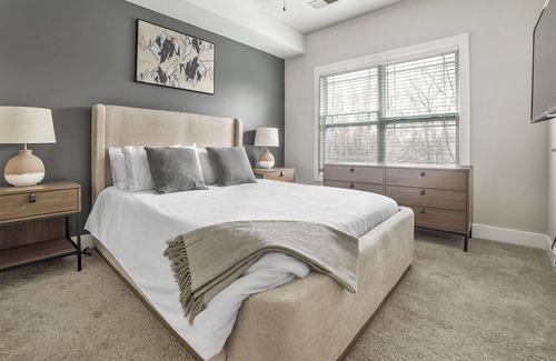 Keene Apartment | Modern Apartment in Prime Location (ID1245X669)
