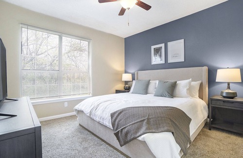Lexington Apartment | Modern Apartment in Prime Location (ID9397X96)