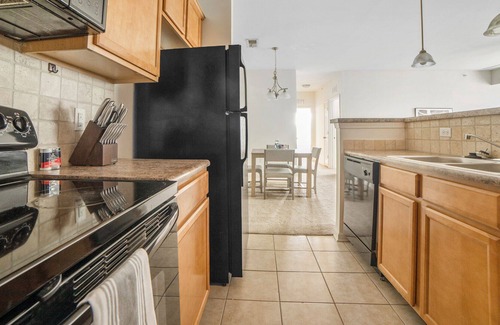 Lexington Apartment | Modern Apartment in Prime Location (ID6425X78)