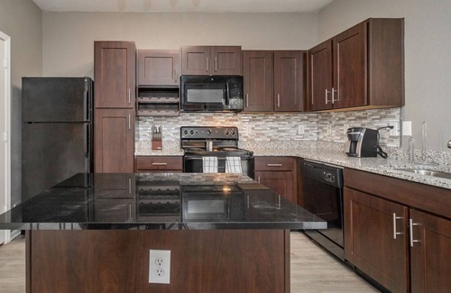 Mount Juliet Apartment | Modern Apartment in Prime Location (ID4332)