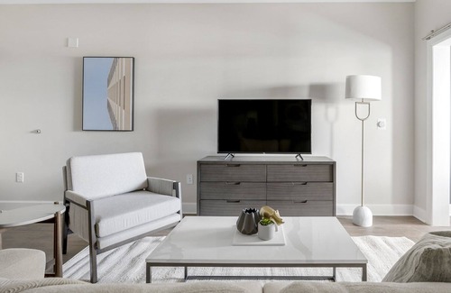 The Gulch Apartment | Modern Apartment in Prime Location (ID9168X02)