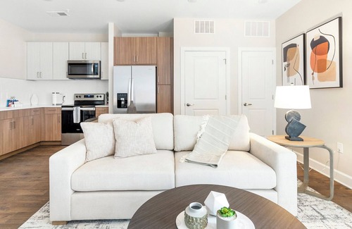 The Gulch Apartment | Modern Apartment in Prime Location (ID8930X28)