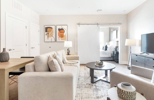The Gulch Apartment | Modern Apartment in Prime Location (ID8930X28)
