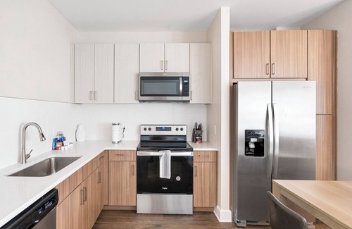 The Gulch Apartment | Modern Apartment in Prime Location (ID8930X28)