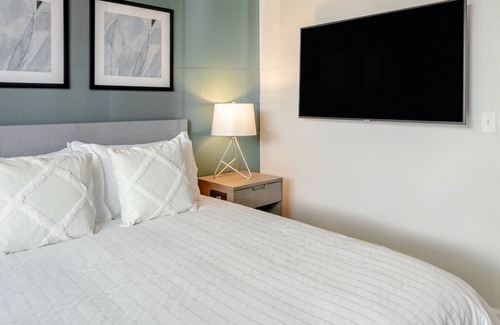 Tramonto Apartment | Modern Apartment in Prime Location (ID4278)