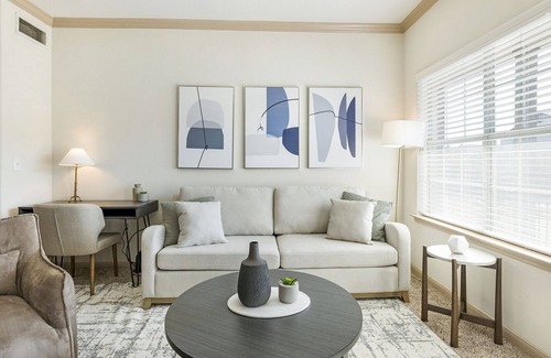 Richmond Apartment | Modern Apartment in Prime Location (ID1181X404)