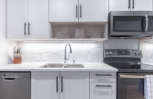 Downtown Vancouver Apartment | Modern Apartment in Prime Location (ID9173X17)