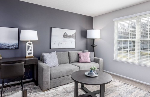Lewis Center Apartment | Modern Apartment in Prime Location (ID9104X78)