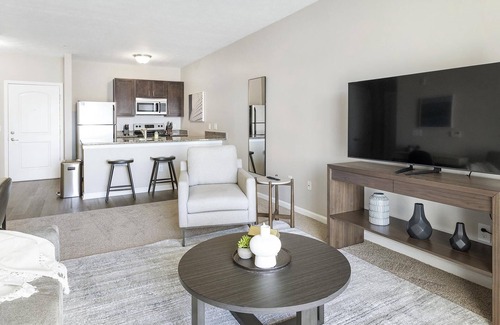 Worthington Apartment | Modern Apartment in Prime Location (ID7866X62)