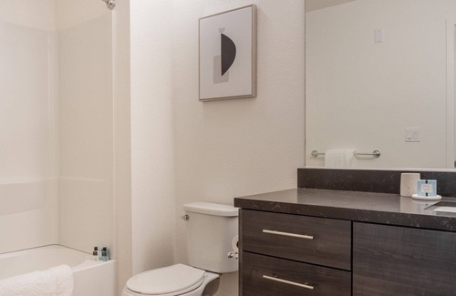 East San Jose Apartment | Modern Apartment in Prime Location (ID8115X19)