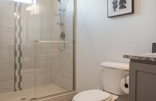 El Paso Apartment | Modern Apartment in Prime Location (ID8372X28)
