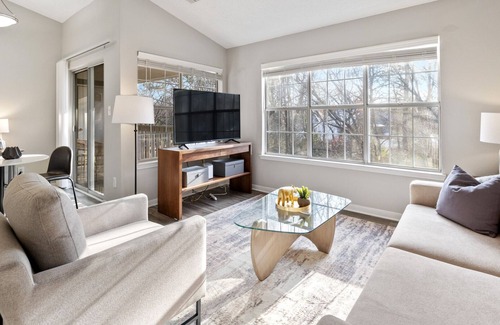 Ellendale Apartment | Modern Apartment in Prime Location (ID6761X43)