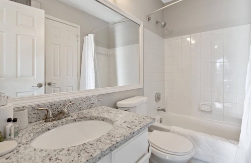 Ellendale Apartment | Modern Apartment in Prime Location (ID6761X43)