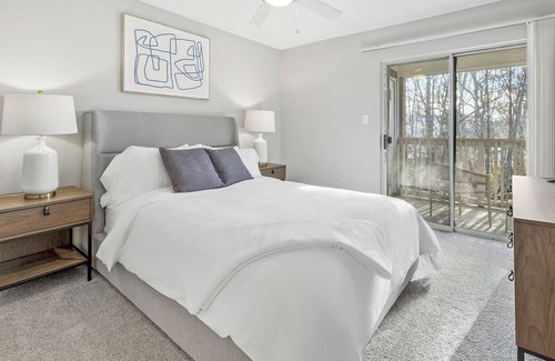 Ellendale Apartment | Modern Apartment in Prime Location (ID6761X43)