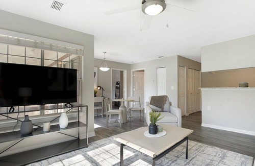 Ellendale Apartment | Modern Apartment in Prime Location (ID9707X96)