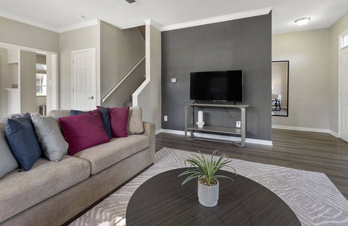 Ellendale Apartment | Modern Apartment in Prime Location (ID1166X382)