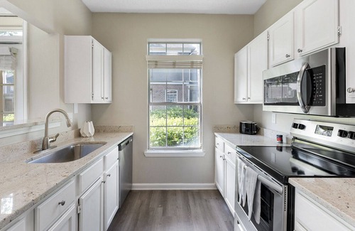 Ellendale Apartment | Modern Apartment in Prime Location (ID1166X382)