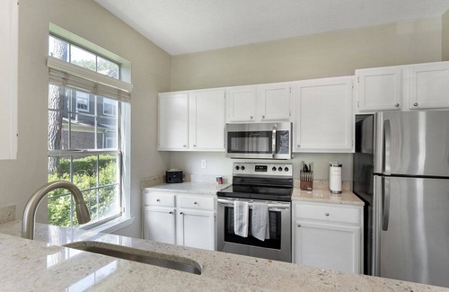 Ellendale Apartment | Modern Apartment in Prime Location (ID1166X382)