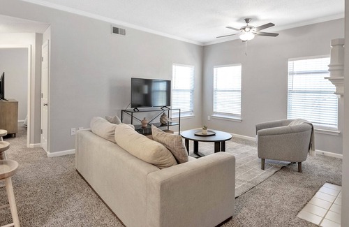 Collierville Apartment | Modern Apartment in Prime Location (ID8622X86)