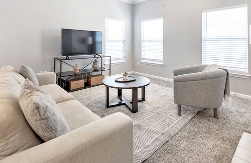 Collierville Apartment | Modern Apartment in Prime Location (ID8622X86)