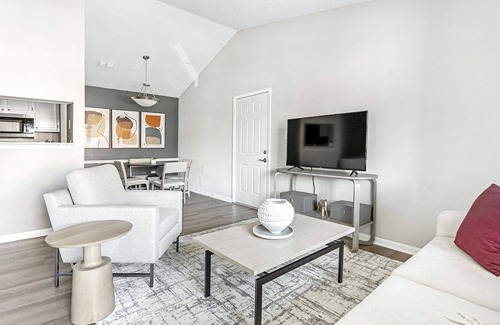 Ellendale Apartment | Modern Apartment in Prime Location (ID1170X757)