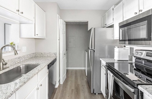 Ellendale Apartment | Modern Apartment in Prime Location (ID1170X757)
