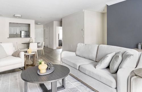 West Freemason Apartment | Modern Apartment in Prime Location (ID8416X37)