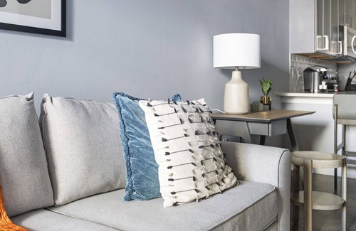 College Park Apartment | Modern Apartment in Prime Location (ID4332X66)