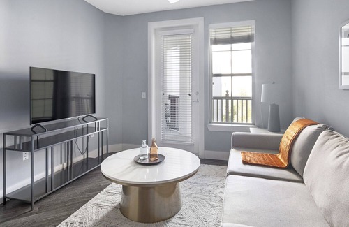 College Park Apartment | Modern Apartment in Prime Location (ID4332X66)