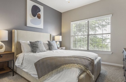 East Riverside - Oltorf Apartment | Modern Apartment in Prime Location (ID9196X08)