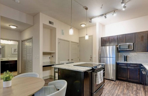 Oak Cliff Apartment | Modern Apartment in Prime Location (ID1779X40)