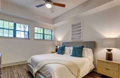 Oak Cliff Apartment | Modern Apartment in Prime Location (ID1779X40)
