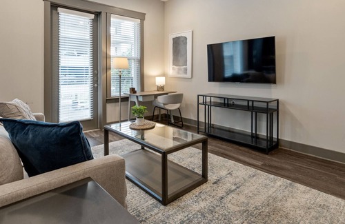 Vickery Meadow Apartment | Modern Apartment in Prime Location (ID3133)
