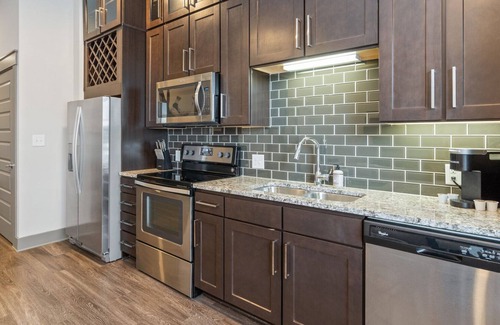 Vickery Meadow Apartment | Modern Apartment in Prime Location (ID3133)