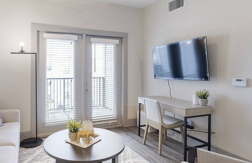 Lake Highlands Apartment | Modern Apartment in Prime Location (ID8114X76)